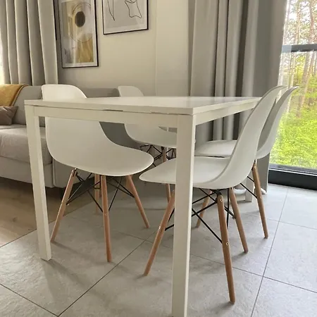 Shellter West Corner 117k 로고보