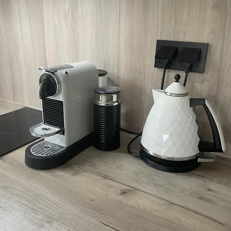 Shellter West Corner 117k