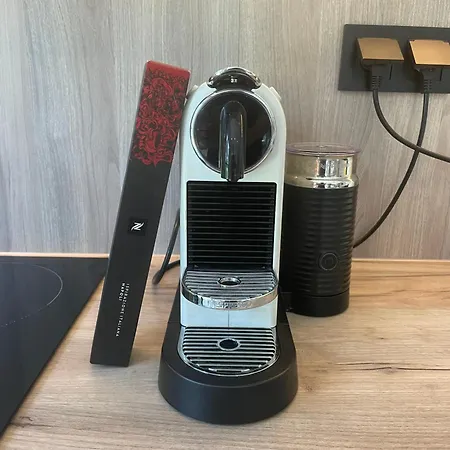 아파트 Shellter West Corner 117k 로고보