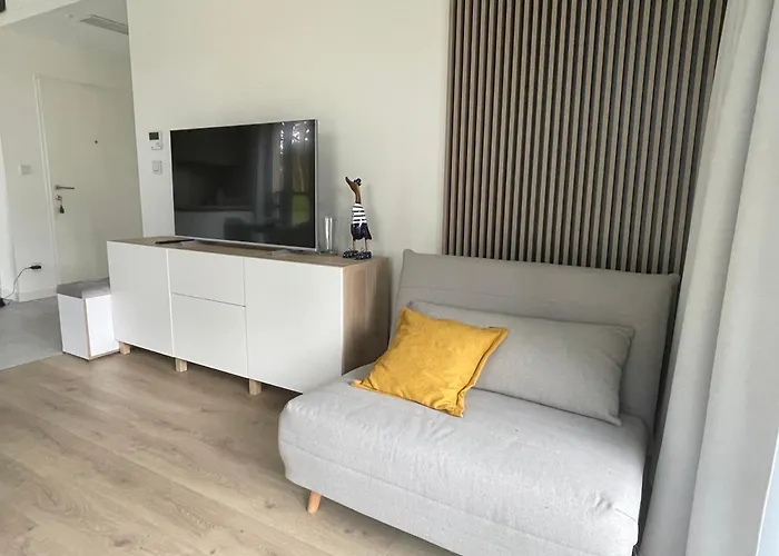 Shellter West Corner 117k